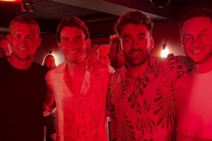 都体：库普梅纳斯与德里赫特在西班牙伊比萨岛度假