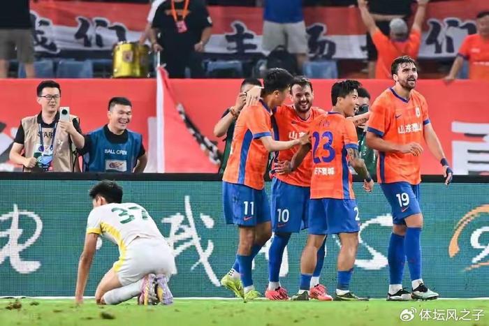 九游娱乐-泰山队赛后评分，一人得满分10分，两人9分以上，球员集体高分