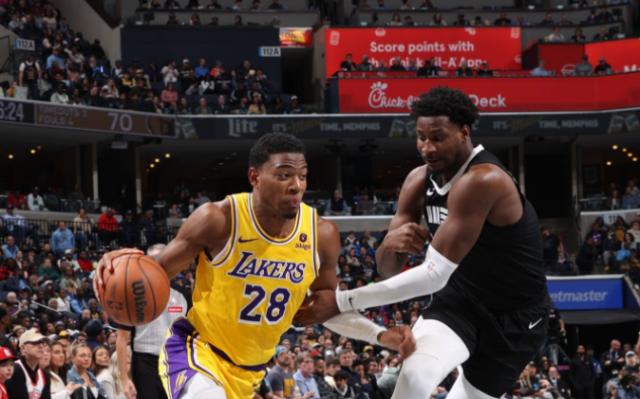 九游入口-湖人疯狂冲刺！八村垒完爆DPOY 詹皇跳他身上庆祝